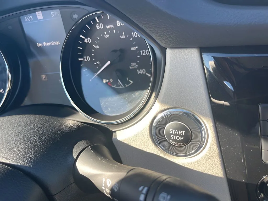 Used 2020 Blue Nissan SL image 21