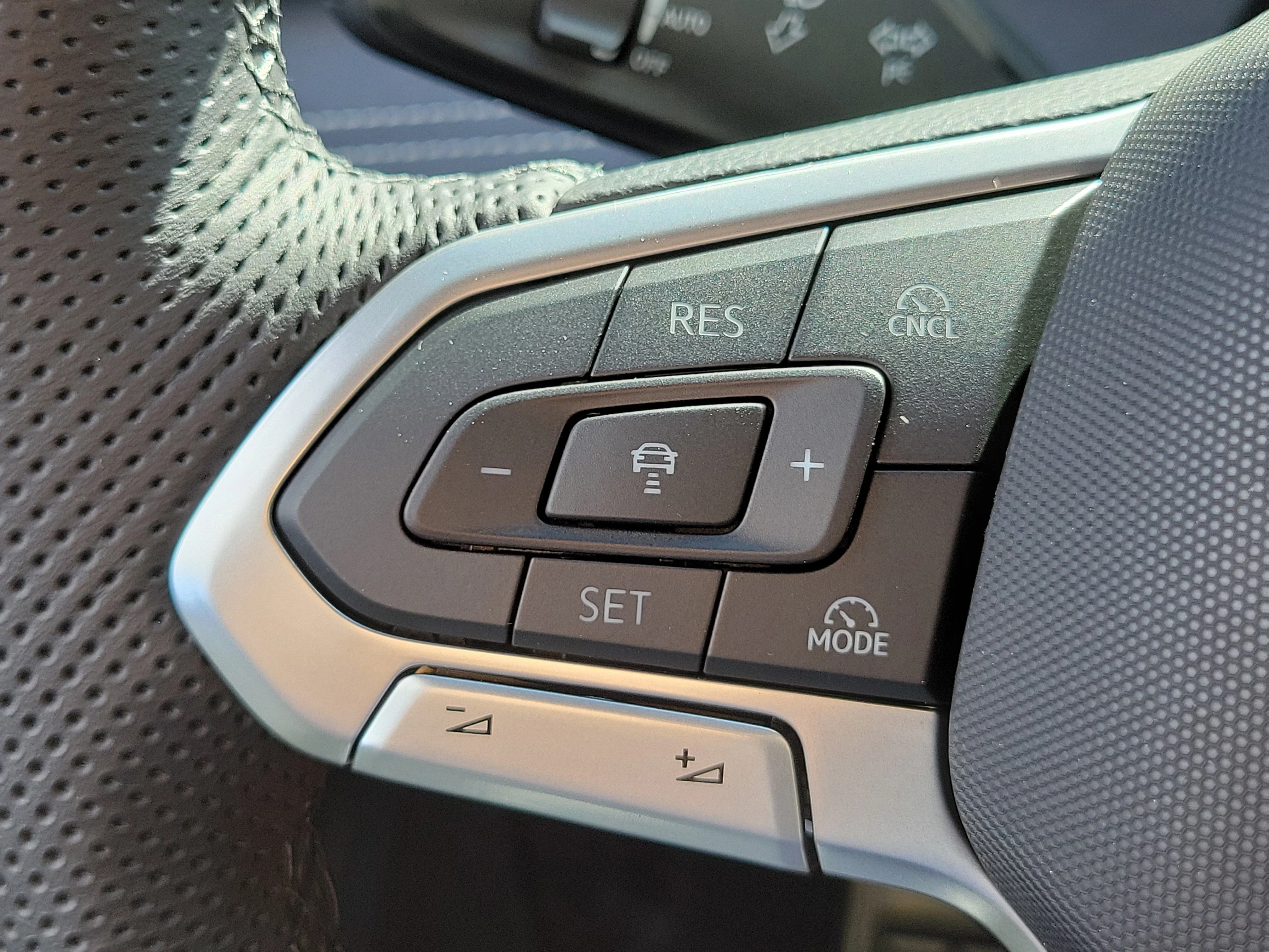 2026 Volkswagen Tiguan SE R-LINE BLACK - Photo 24