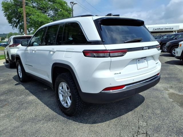 Used 2023 White Jeep Laredo image 7