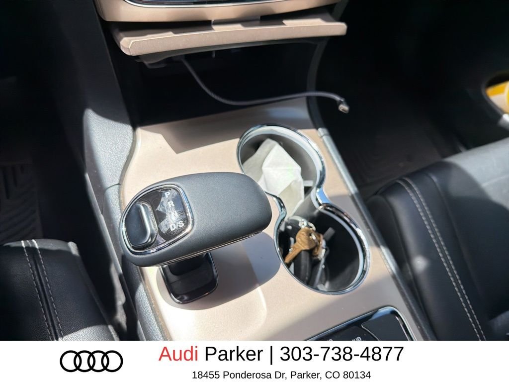 Used 2015 Gray Jeep Limited image 7