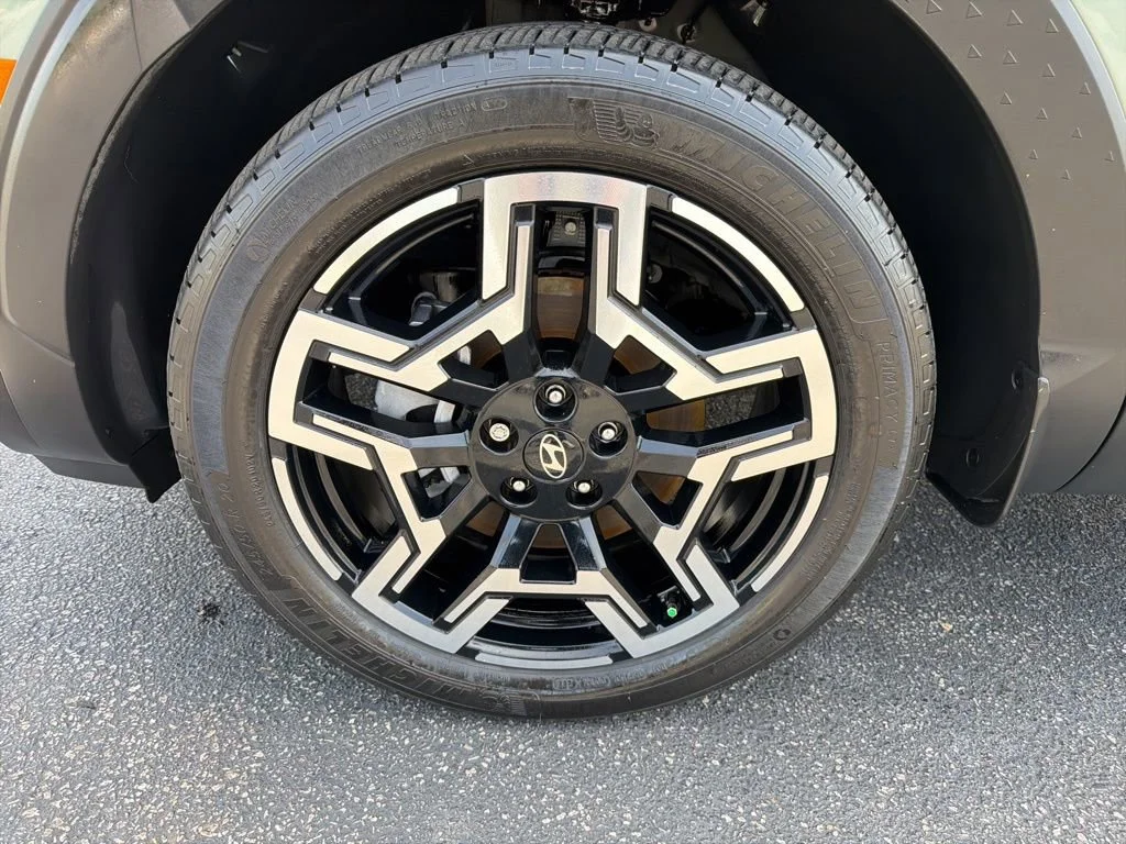 Used 2025 Sage Gray Hyundai Limited image 9