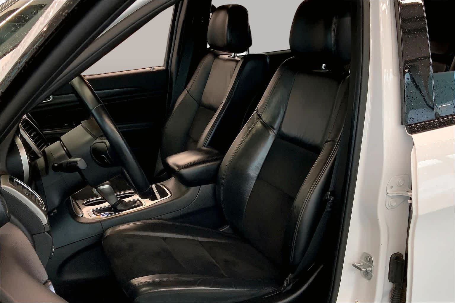 Used 2018 Bright White Clearcoat Jeep Altitude image 8