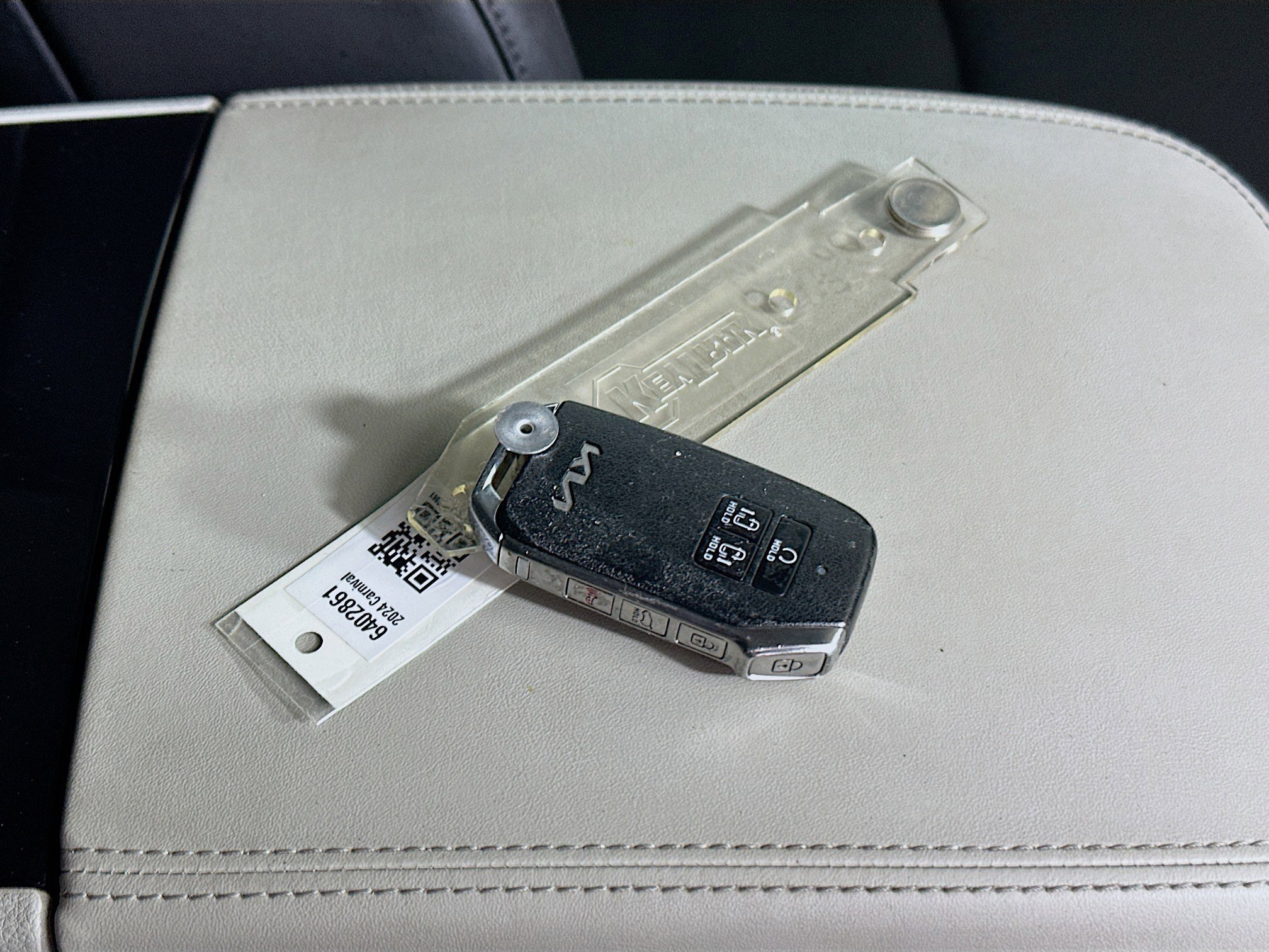 Used 2024 Snow White Pearl Kia EX image 33
