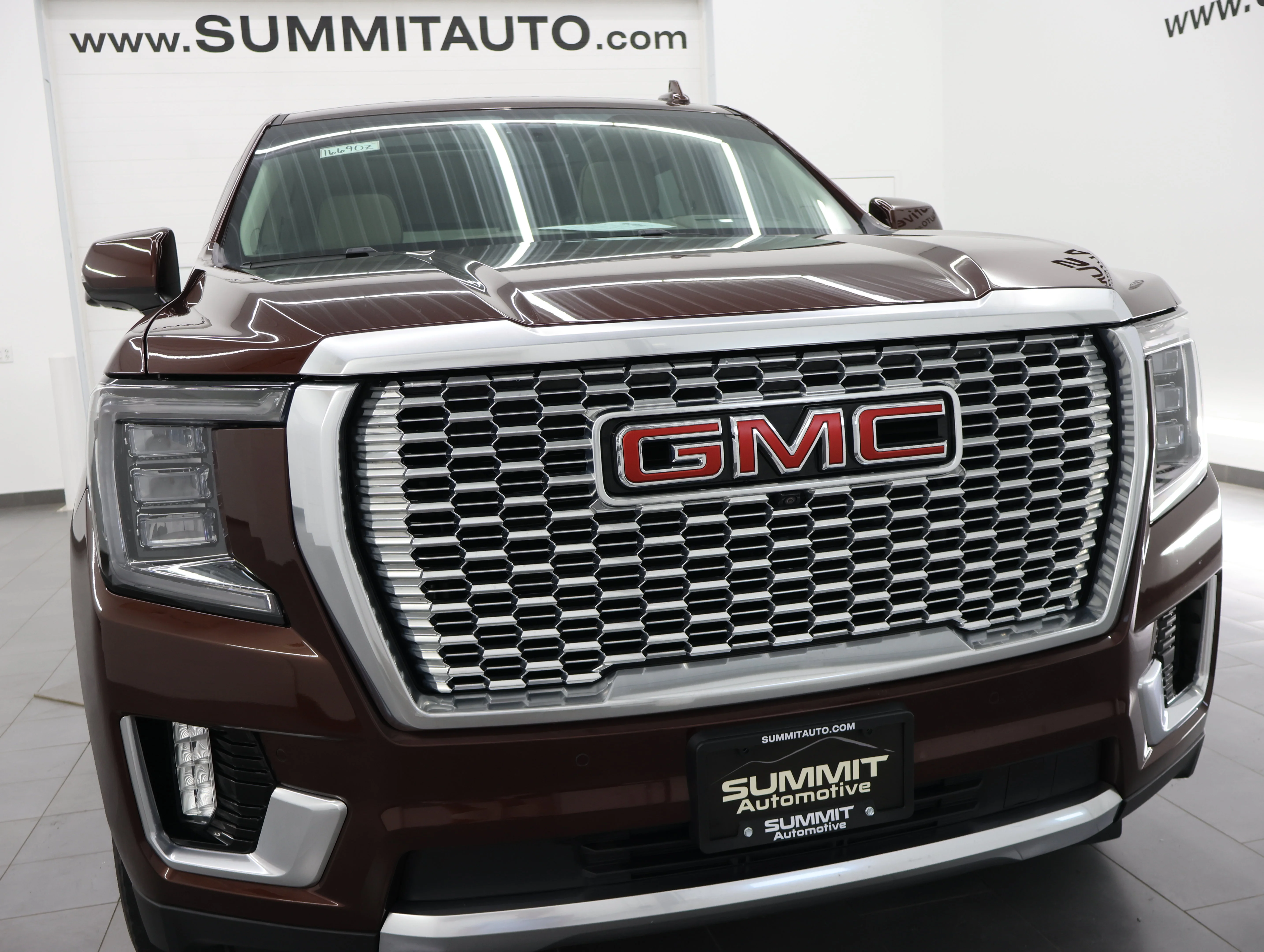 Used 2022 Redwood Metallic GMC Denali image 27