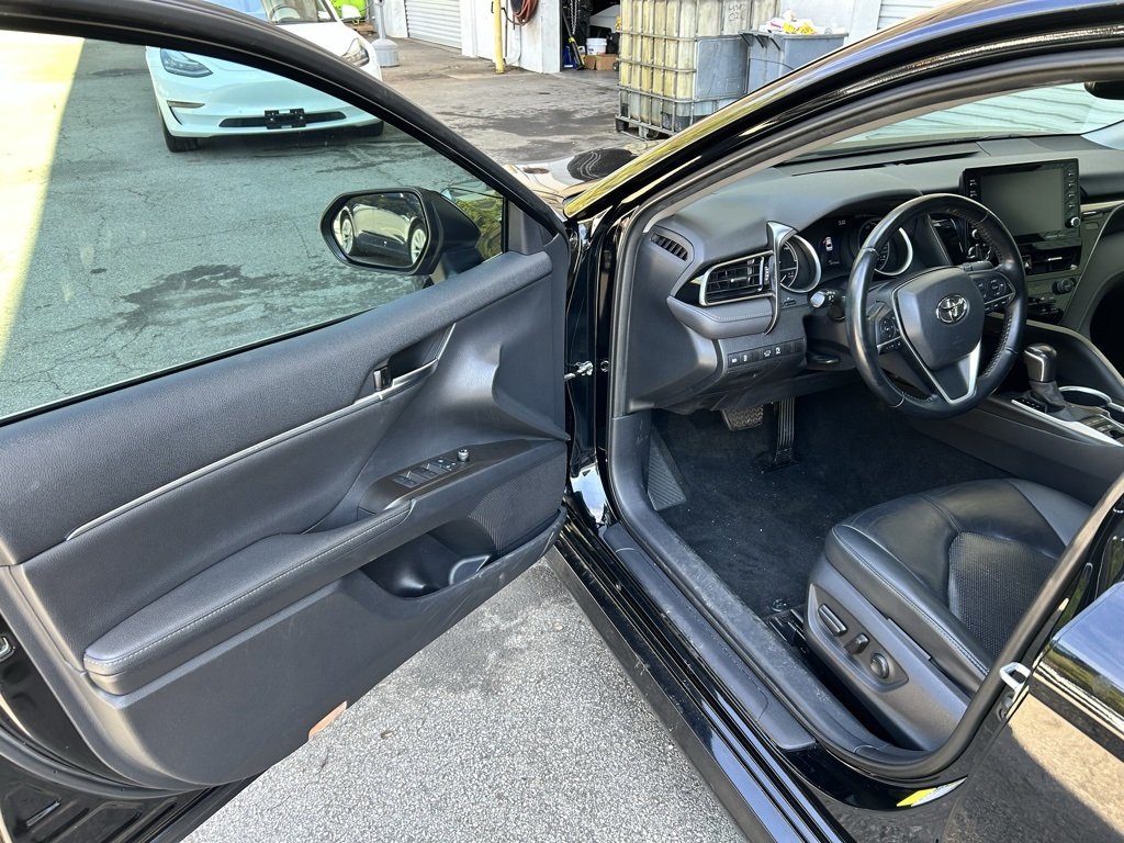 2021 Toyota Camry Hybrid XLE photo 4