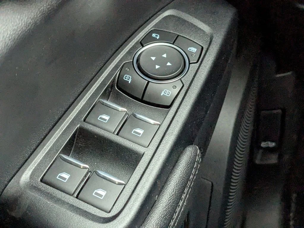 New 2025 Shadow Black Ford XLT image 21