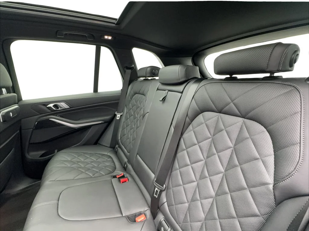 Used 2025 Black BMW sDrive40i image 25
