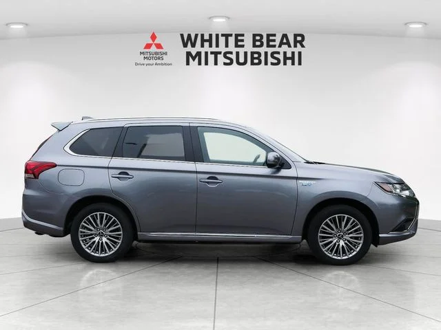 Used 2022 Mercury Gray Metallic Mitsubishi SEL image 6
