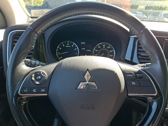 Used 2017 Silver Mitsubishi SEL image 20