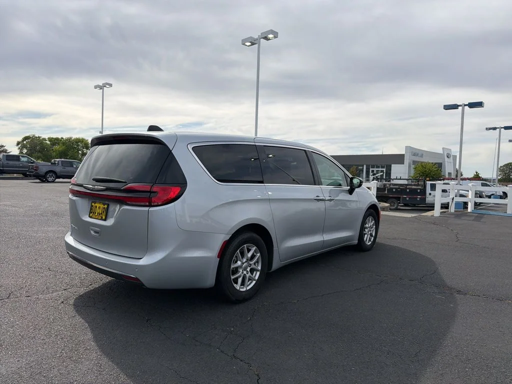 Used 2024 Silver Chrysler Touring L image 21