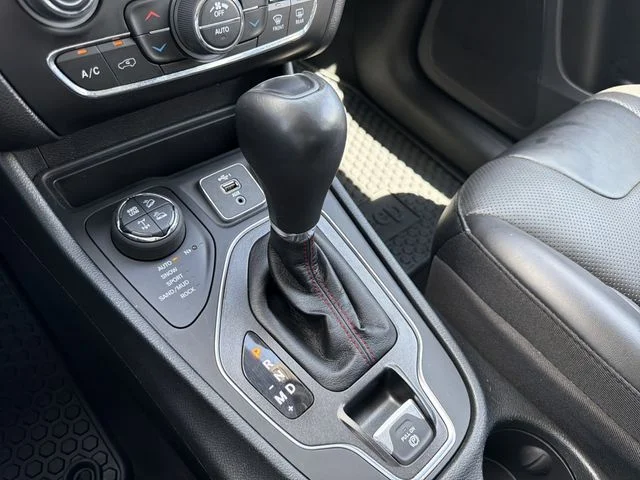 Used 2022 White Jeep Trailhawk image 26