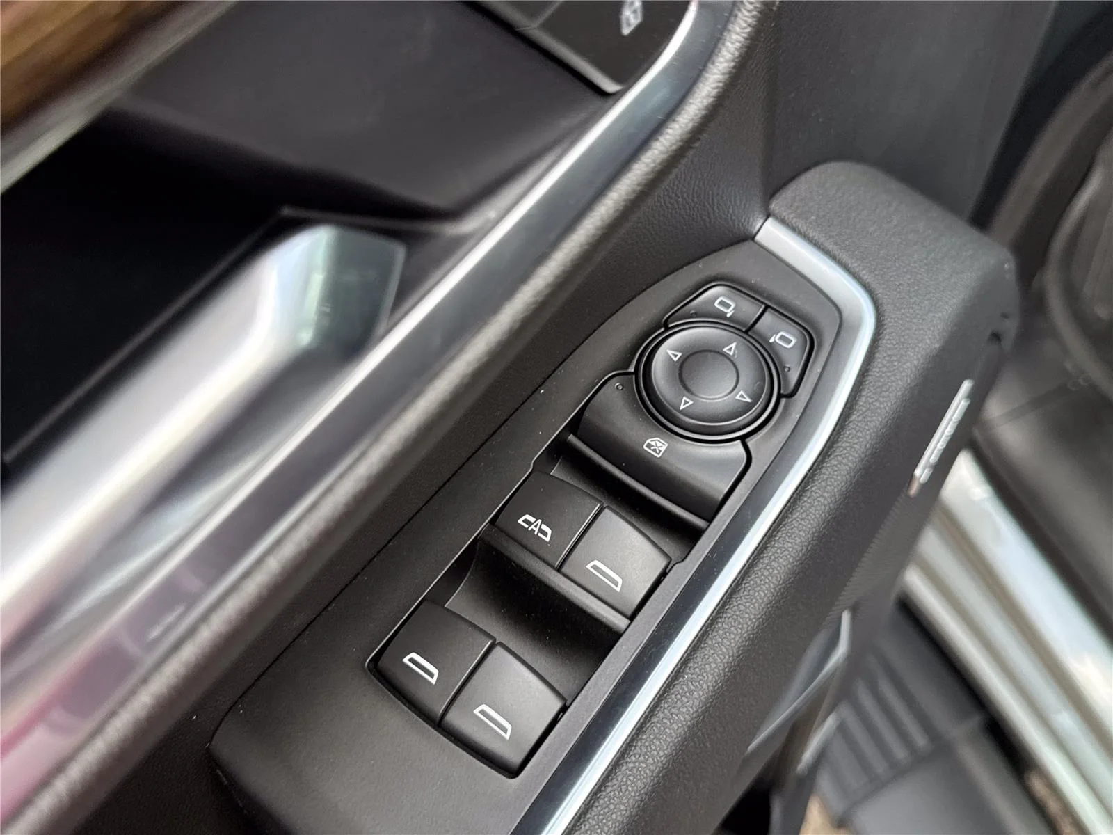 New 2026 Sterling Metallic GMC Elevation image 18