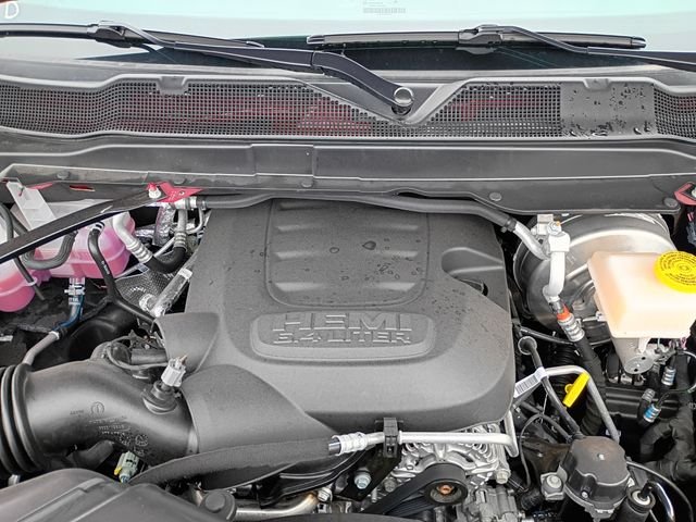 New 2026 Molten Red Pearl-Coat Exterior Paint RAM Tradesman image 19