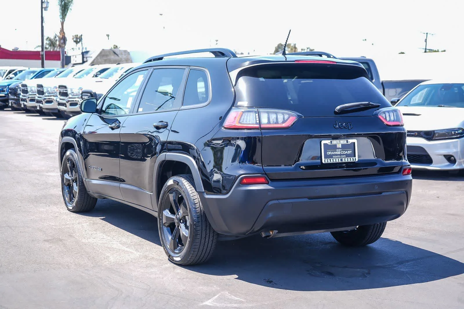 Used 2021 Diamond Black Crystal Pearlcoat Jeep Altitude image 8