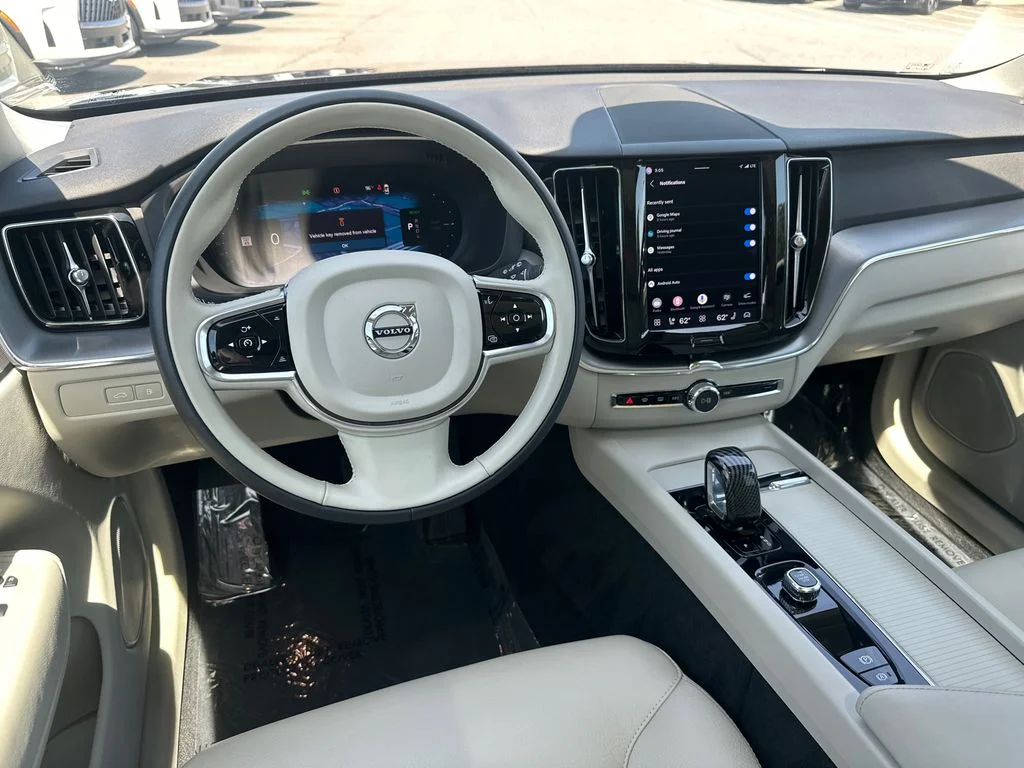 Used 2023  Volvo T8 Core Bright Theme image 19