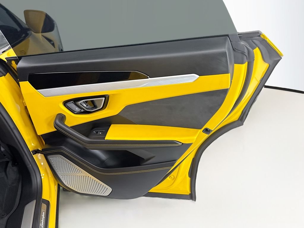 Used 2019 Black Lamborghini Base image 26