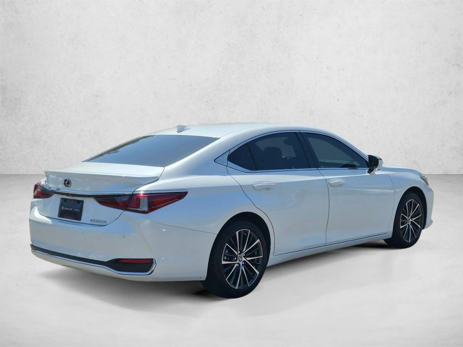 Used 2025 Eminent White Pearl Lexus ES 300h image 6