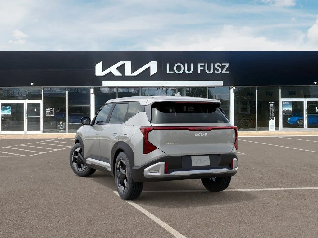 New 2027 Ivory Silver Kia S image 4