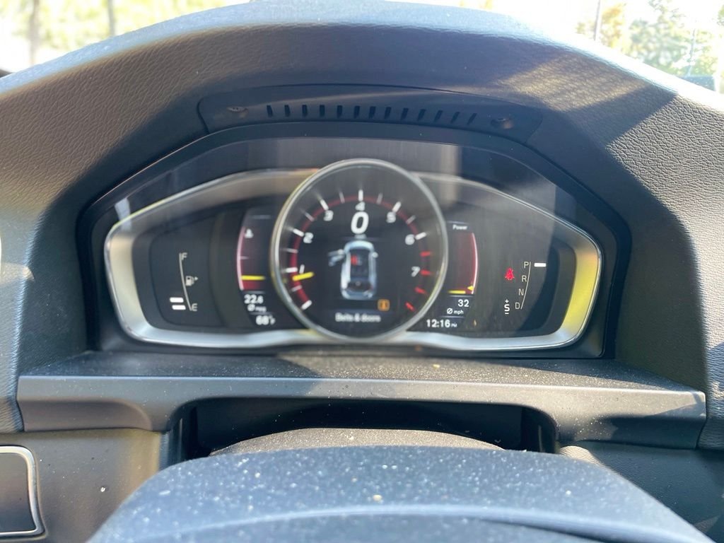 Used 2015 Crystal White Pearl Volvo T5 image 13