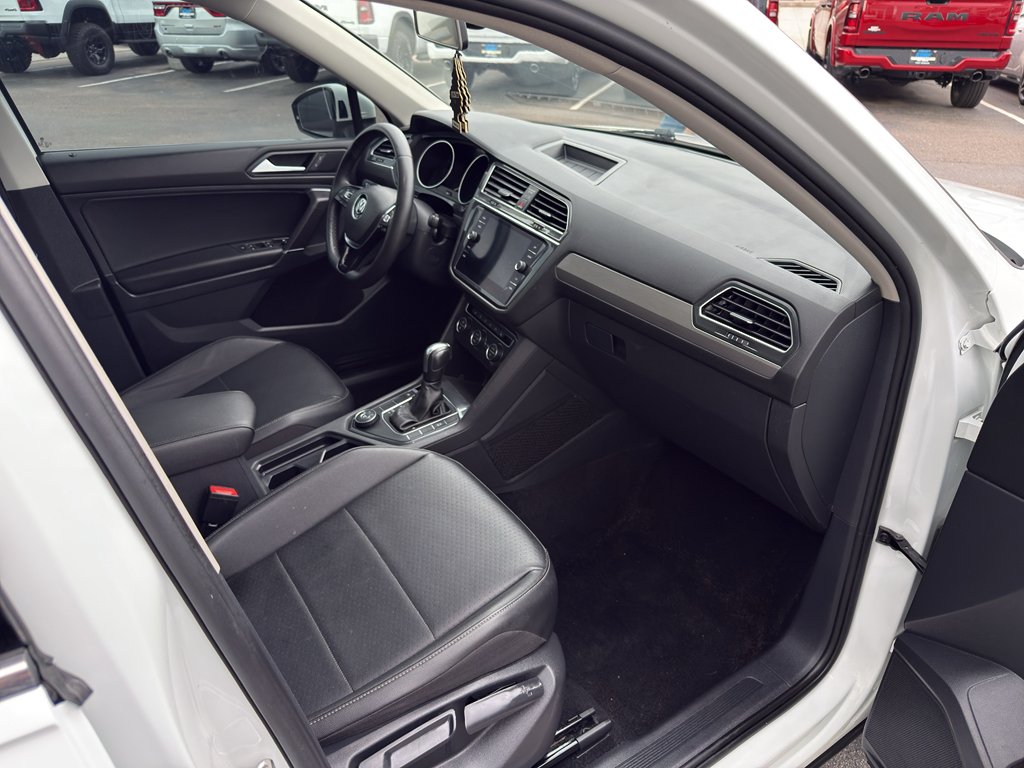 Used 2020 White Volkswagen SE image 10