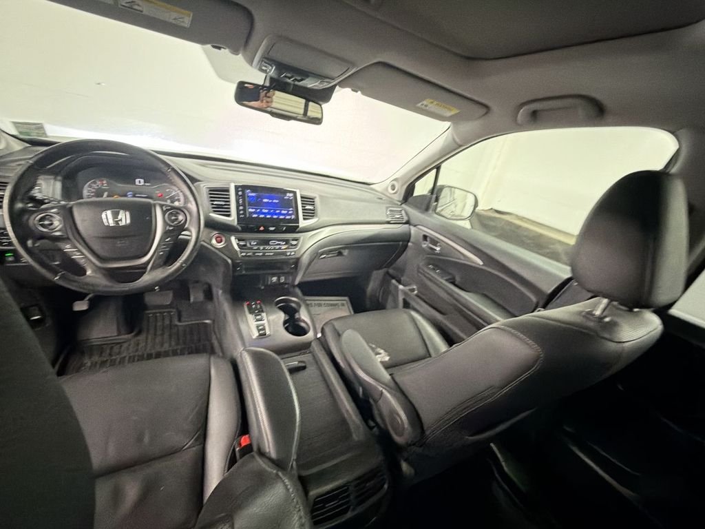 Used 2020 Pacific Pewter Metallic Honda RTL image 20