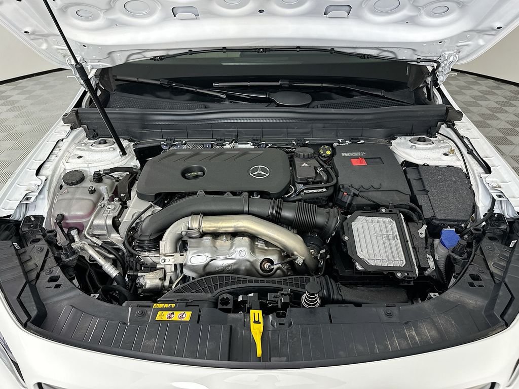 New 2026 Polar White Mercedes-Benz GLB 250 image 29