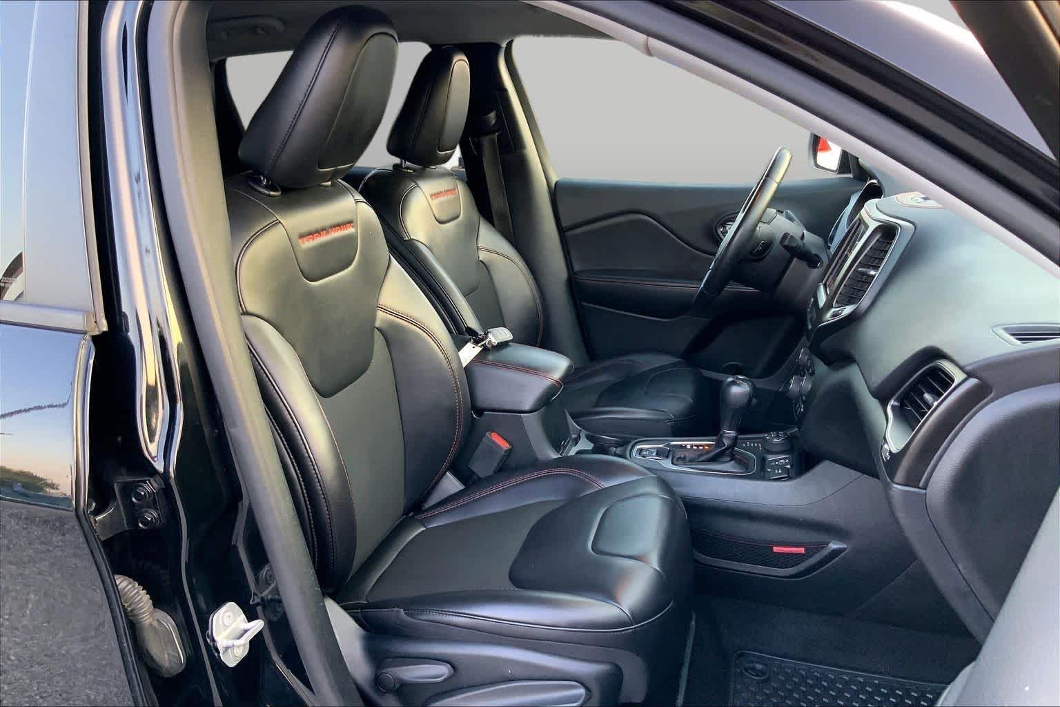 Used 2019 Diamond Black Crystal Pearlcoat Jeep Trailhawk image 9