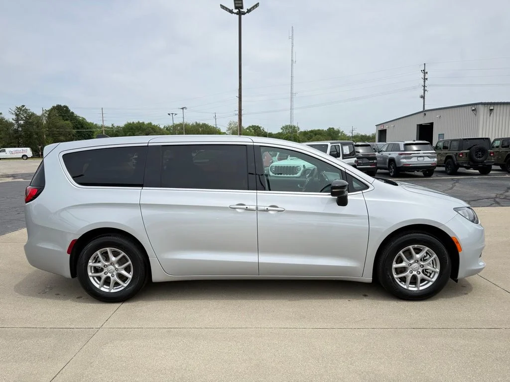 New 2026 Silver Mist Clear-Coat Exterior Paint Chrysler LX image 8