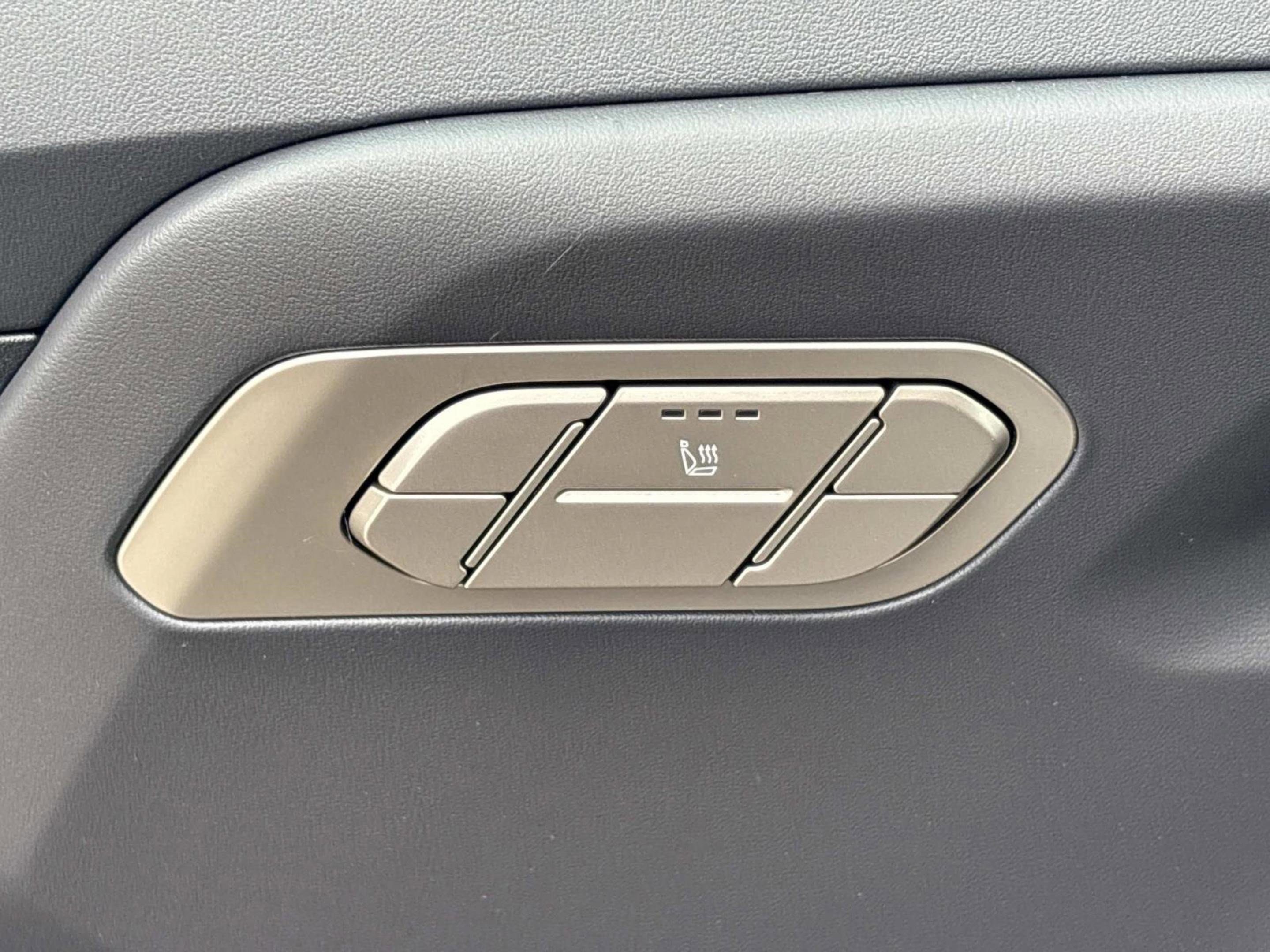 New 2027 Ivory Silver Kia S image 22