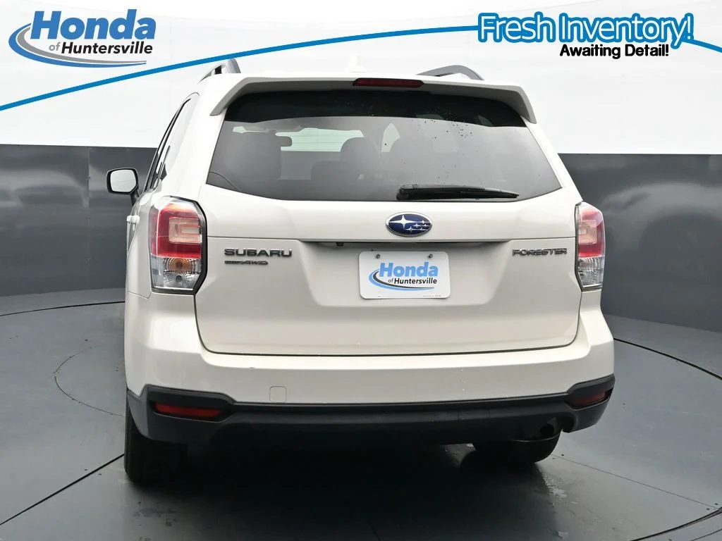 Used 2018 Crystal White Pearl Subaru 2.5i Premium image 8