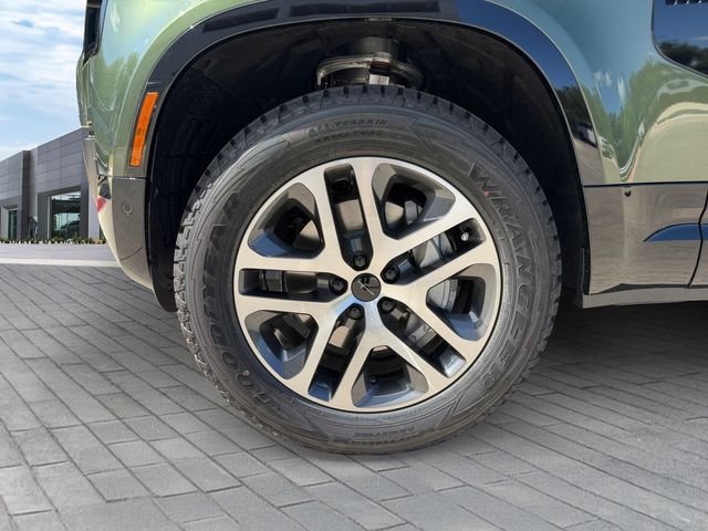 New 2026 Woolstone Green Land Rover X-Dynamic SE image 9
