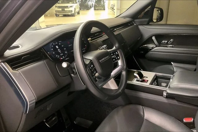 Used 2024 Gray Land Rover SV image 22