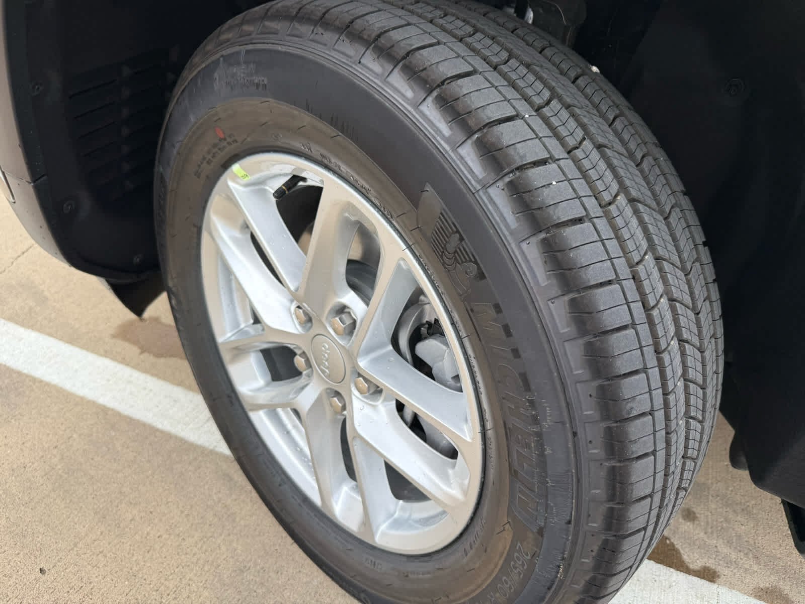 New 2026 Diamond Black Crystal Pearl-Coat Exterior Paint Jeep Laredo image 28