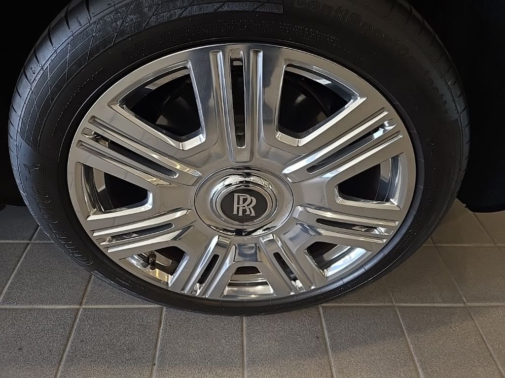 Used 2021 Midnight Sapphire Rolls-Royce Base image 11
