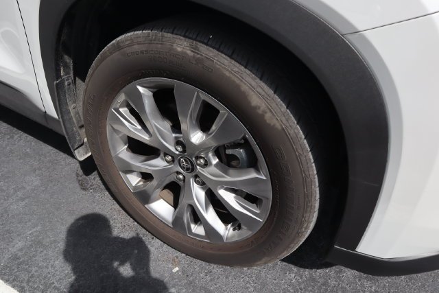 Used 2026 Wind Chill Pearl Toyota Limited image 4
