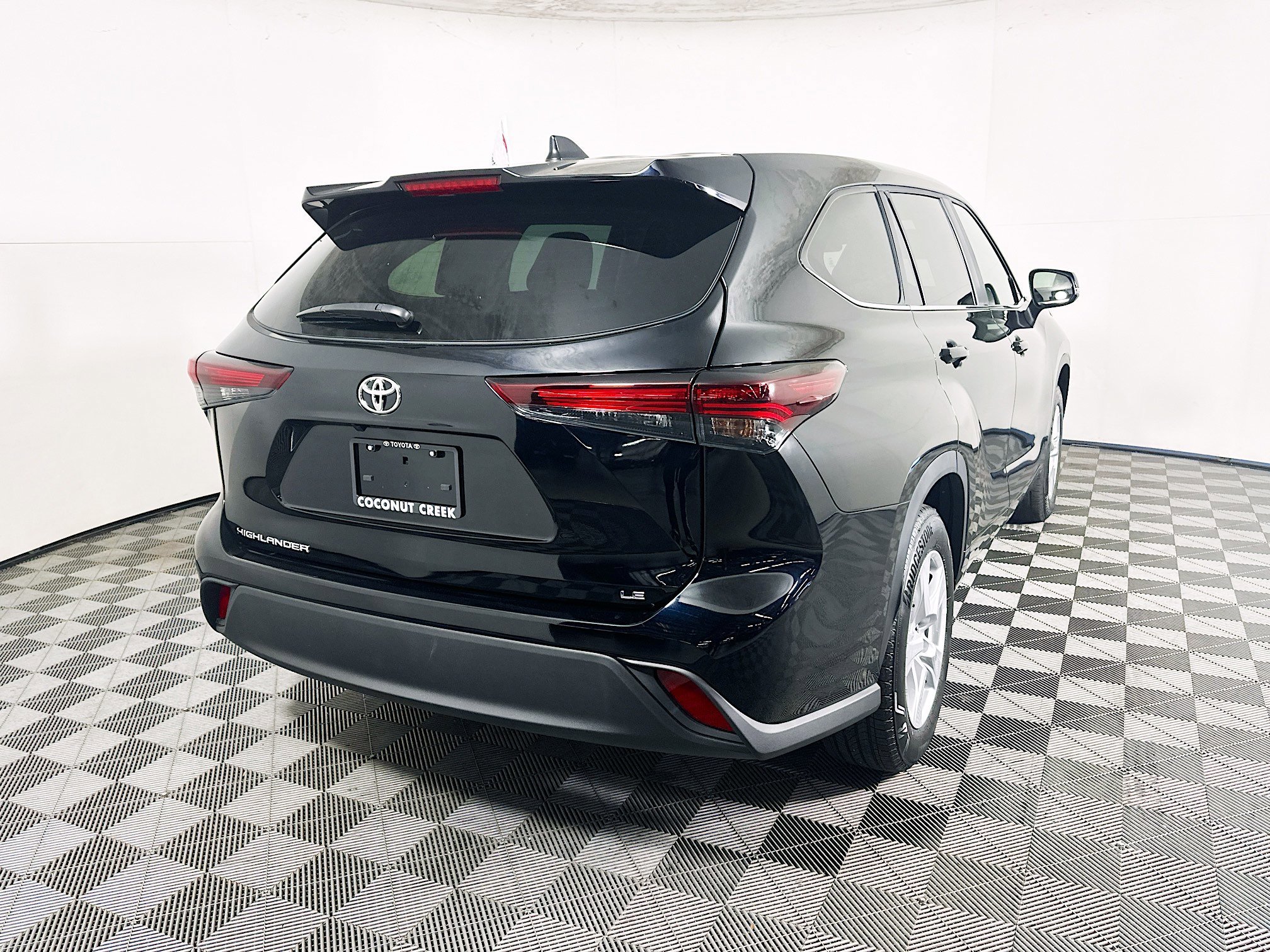 2025 Toyota Highlander thumbnail 5