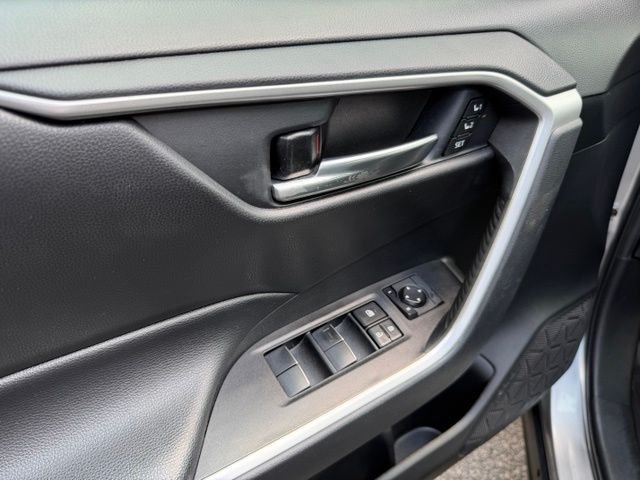 Used 2020 Silver Sky Metallic Toyota XLE Premium image 7