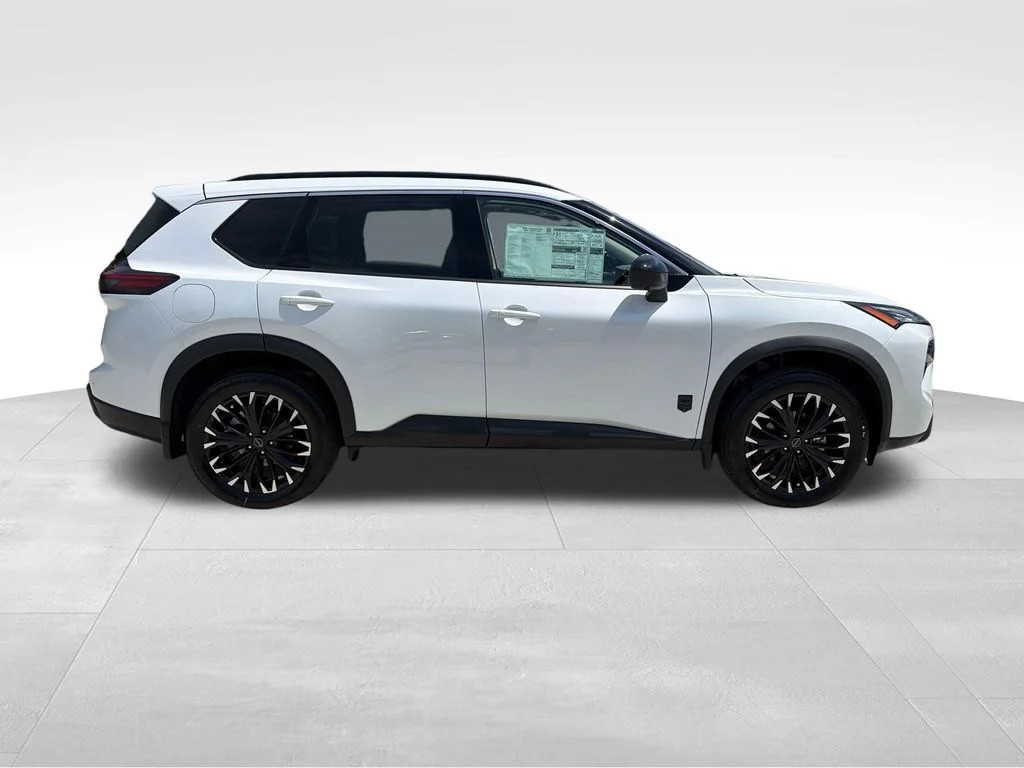 New 2026 Everest White Pearl TriCoat Nissan Dark Armor™ image 8