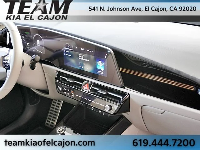 New 2026 White Kia Wave image 12