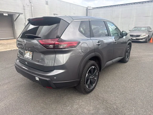 Used 2024 Gray Nissan SV image 5