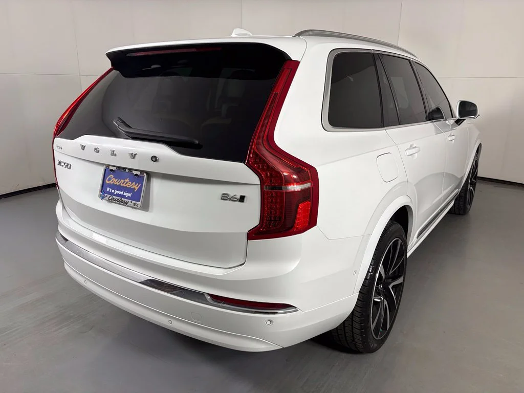 Used 2024 White Volvo Ultimate image 8