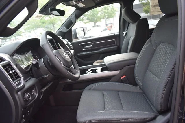 New 2026 Diamond Black Crystal Pearl-Coat Exterior Paint RAM Big Horn/Lone Star image 27