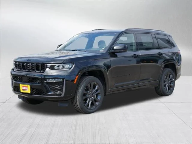 New 2026 Diamond Black Crystal Pearl-Coat Exterior Paint Jeep Limited image 3