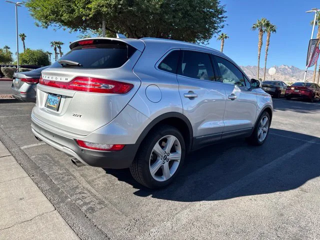 Used 2017 Ingot Silver Lincoln Premiere image 5