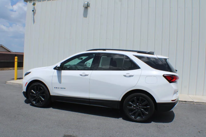 Used 2023 Summit White Chevrolet RS image 3