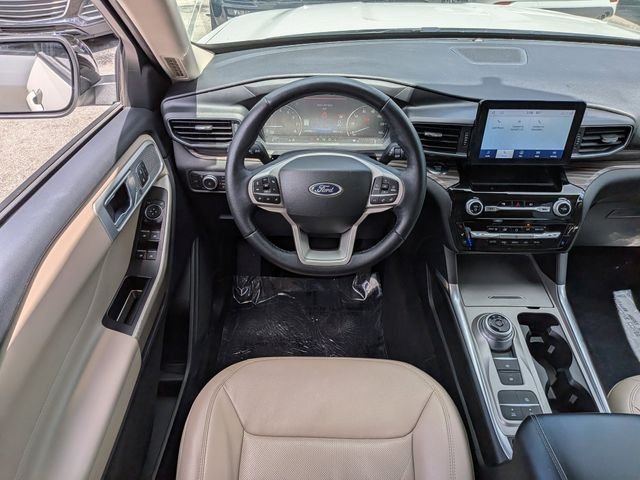 Used 2022 White Ford Limited image 19