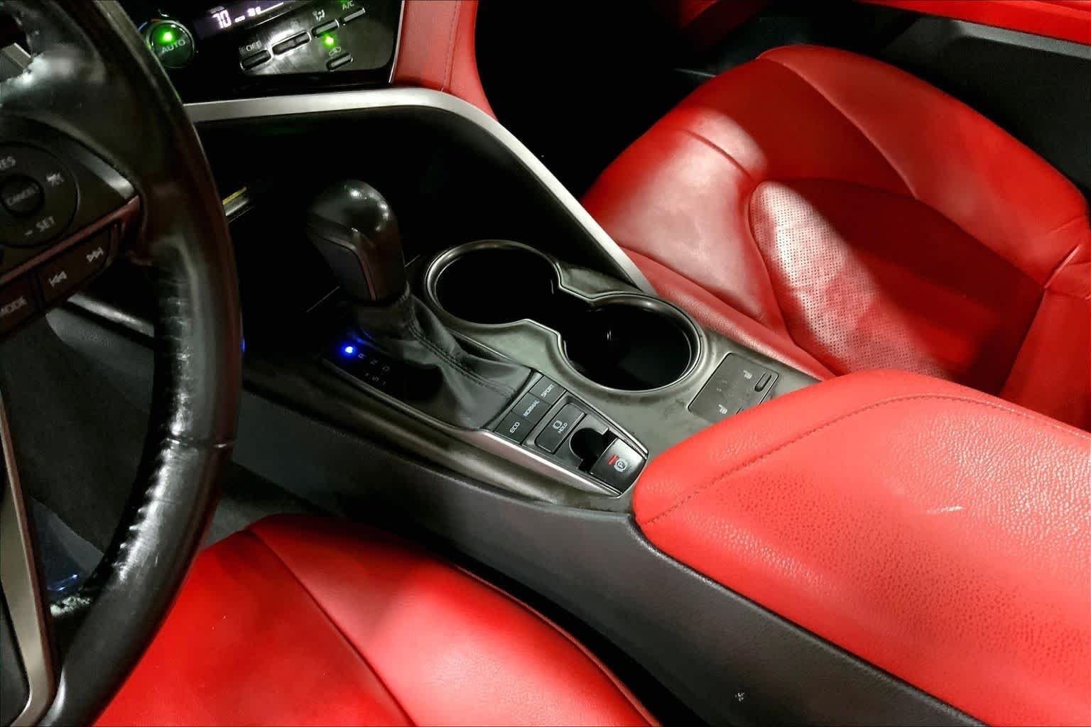 Used 2021 Wind Chill Pearl Toyota XSE image 17