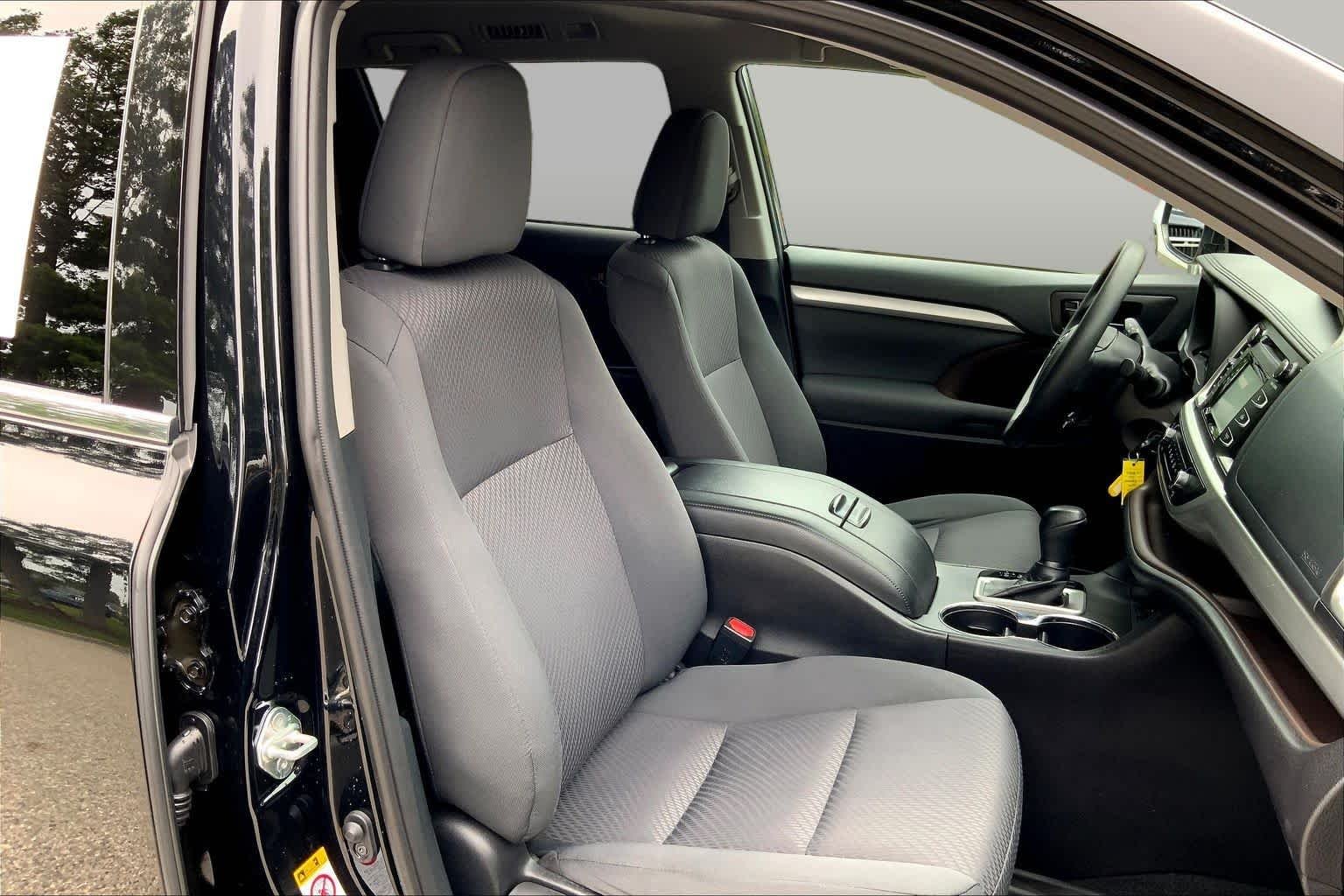 Used 2019 Midnight Black Metallic Toyota LE image 8