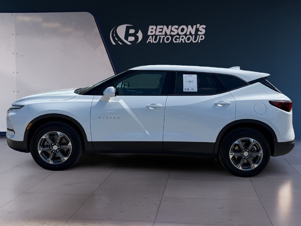 Used 2025 White Chevrolet LT image 2