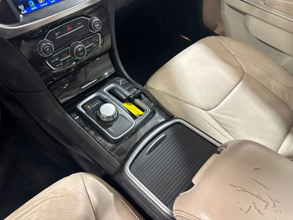 Used 2015 Velvet Chrysler Limited image 14